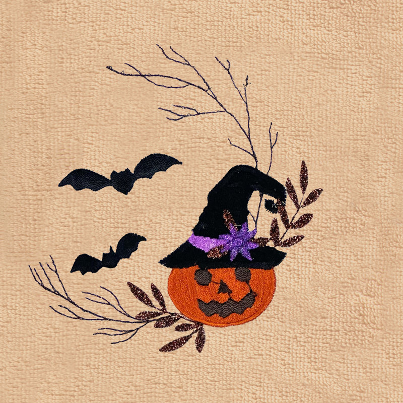 The Holiday Aisle® PUMPKIN HEAD - Ensemble de 2 essuie-mains brodés de luxe 100% coton turc, Sable