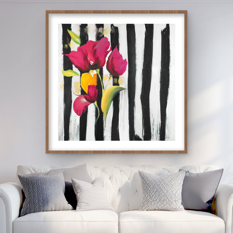 Fleurs roses sur rayures noires | Impression encadrée avec passe-partout, H 36 po x l 36 po