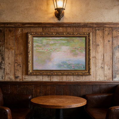 Cadre mural vintage orné de nénuphars pastel – Cadre doré décoratif pour œuvres d'art.