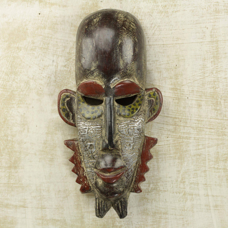Masque de bois africain Bungalow Rose Wambi beckons