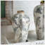 Vase décoratif en céramique blanc avec motif floral gris 6,7 x 6,7 x 11,6 pouces, parfait pour un décor campagnard et rustique