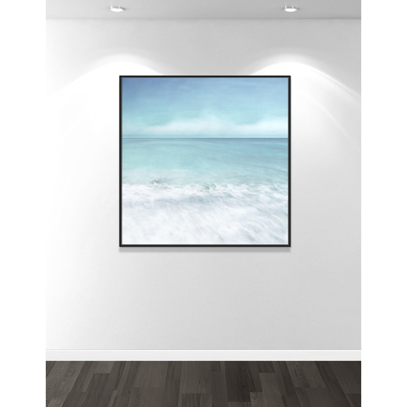«Tranquil Ocean Waves Beach I» par Christine Zalewski, L 46,5 po x H 46,5 po, Toile avec cadre, Black Floater