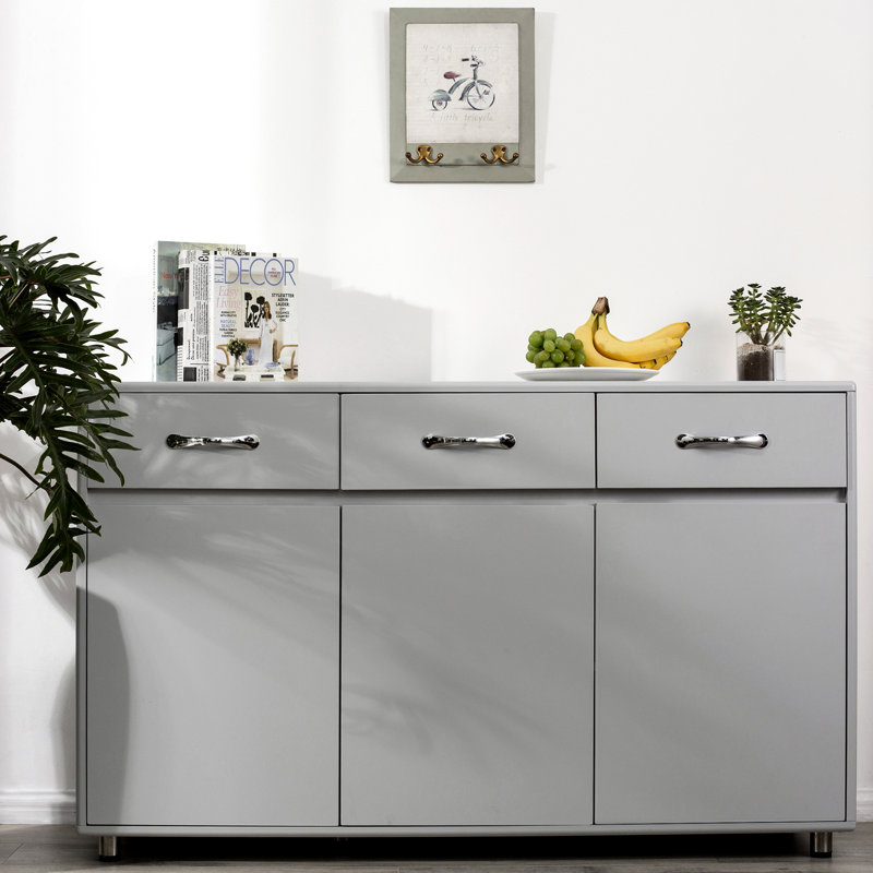 Table d'appoint grise avec grande capacité de rangement et lignes élégantes à trois portes en gris, procédé de peinture supérieur