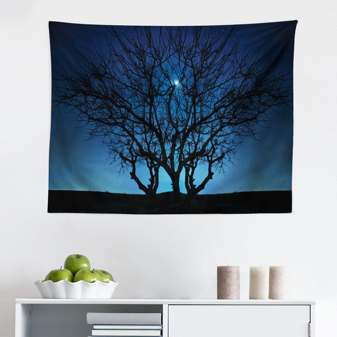 Wandbehang Baum unter klarem Nachthimmel mit Mond und Sternen Galaxy Natur Landschaft