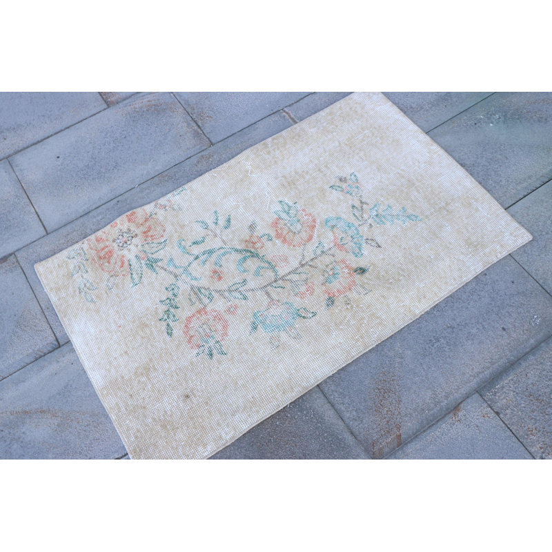 Small Luxury Turkish Vintage Oushak Rug - Beige Wool Area Mat for Entry or Bath