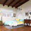 Lit plateforme double en bois massif avec tête de lit en forme de maison-696830850