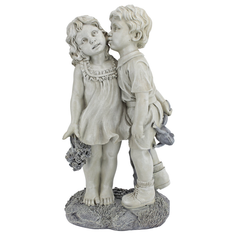 Statue de jardin jeunes amoureux enfant qui embrasse
