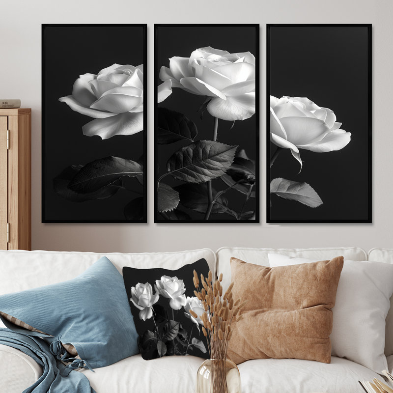 Ensemble de roses Monochromes Bloom III - Roses, H 28 po x l 36 po x P 1 po, Toile avec cadre flottant noir