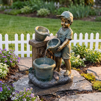 Fontaine vintage représentant un garçon, statue de jardin extérieure avec lumières DEL, décor cascade en résine bronze antique, hauteur 61 cm (24,02 po).