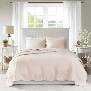 Scalloped Edge Quilt - 90% Cotton Interior, Breathable Microfiber 3 Piece Ensemble Edge, And Comfortable