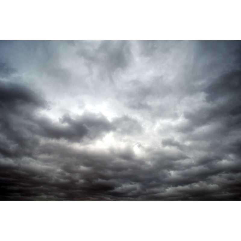 Ciel nuageux gris foncé par Adomer, H 20 po x l 30 po