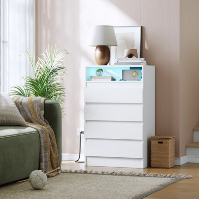 Commode moderne à 4 tiroirs avec station de charge et lumières DEL - Armoire de rangement large pour chambre à coucher, salon ou vestibule - Prise de courant intégrée - Ensemble de meubles contemporains - Blanc