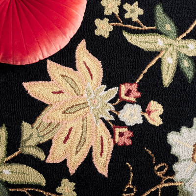 Hollander Hand Hooked Wool Floral Rug