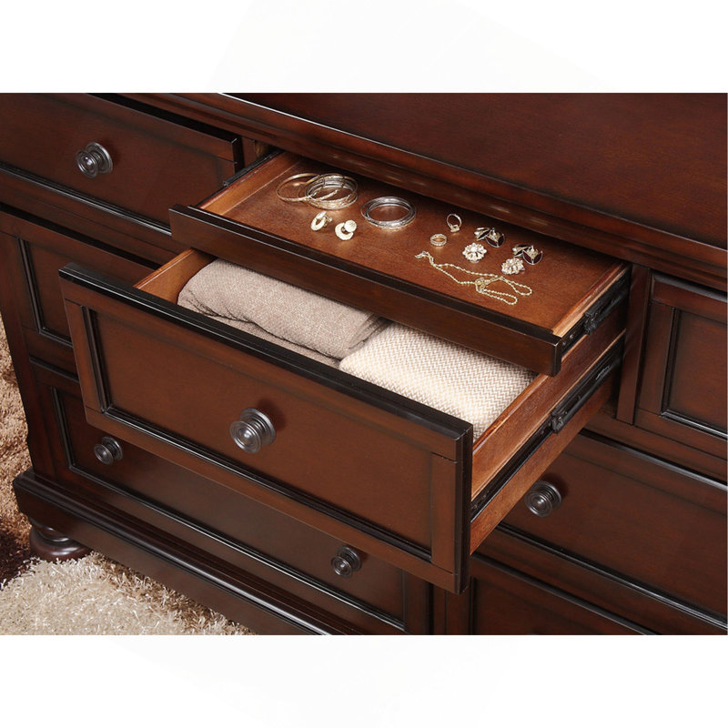 Commode classique transitionnelle à 7 tiroirs en placage de bouleau dissimulé