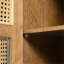 Grande armoire de rangement avec portes et verre transparent pour la chambre à coucher-404035548