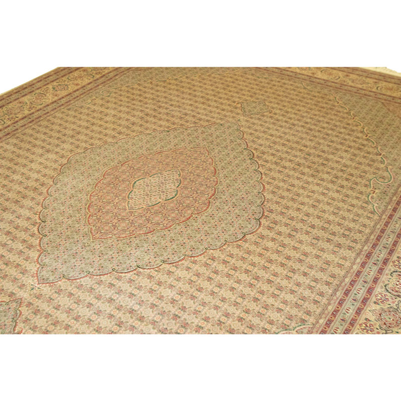 Tapis doré de haute qualité noué à la main