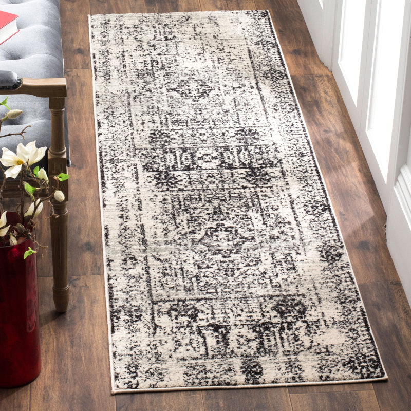 Tapis oriental ivoire et noir Highworth, Tapis de couloir 2 pi 2 po x 13 pi