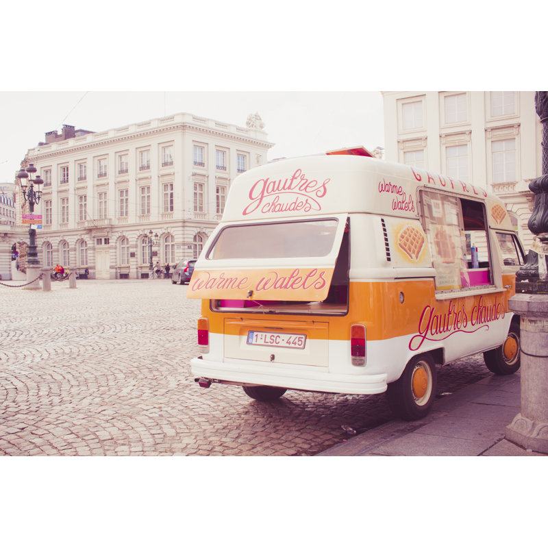 European Charms I par Sonja Quintero - Photographie sur toile tendue, H 12 po x l 18 po