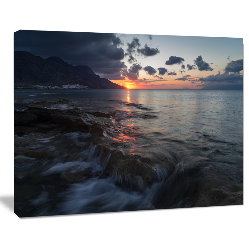 « dark méditerranée beach aube », reproduction de photo sur toile tendue, H 30 po x l 40 po x P 1 po