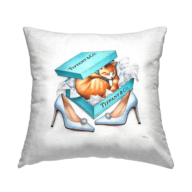 Coussin d'extérieur bleu avec boîte à chaussures et chat par Amanda Greenwood