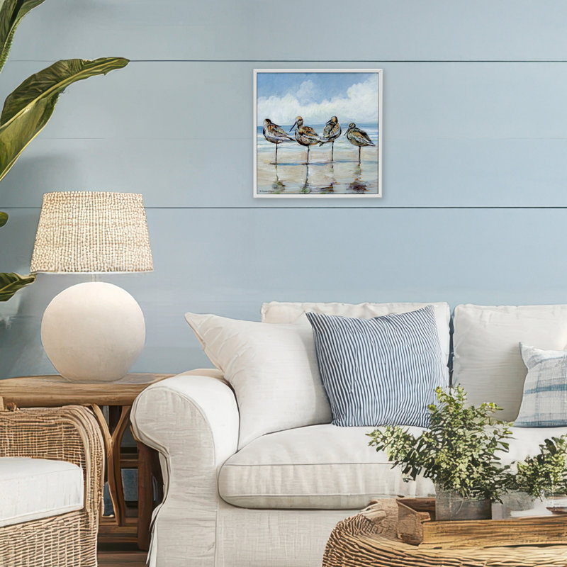 Sandpipers Balancing On Beach, estampe numérique, design par Susan Winget, H 12 po x l 12 po, Encadrement giclée blanc côtier