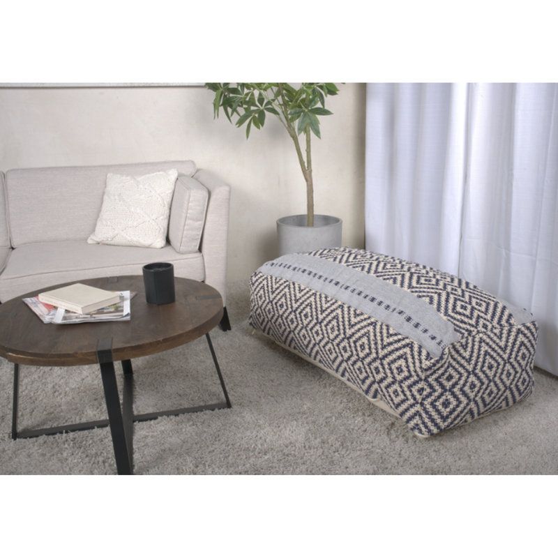 Pouf rectangulaire en bleu et blanc - genévrier et coussin de sol, capacité de poids de 200 lb, élément décoratif, 42 x 24 x 19 po, nettoyer les taches, coussin de genévrier rempli, article de 200 lb, 42 po x 24 po x 19 po, avec perles