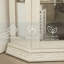 Vitrine de coin blanche éclairée-1285896328
