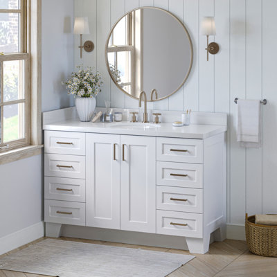 Freitas 61'' Solid Wood Single Bathroom Vanity in White with 1.5'' Pure White Quartz Top, Center, Rectangle Sink