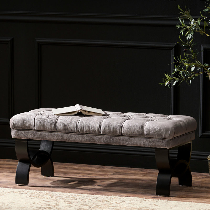 Velours gris: rehaussez votre décor avec la structure d'assemblage élégante des pieds, Gris