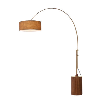 Lampe à arc 1 lumière H 92 po Tambo, abat-jour en toile de jute, base noyer foncé, laiton vieilli, à intensité variable, pour le salon ou la chambre à coucher