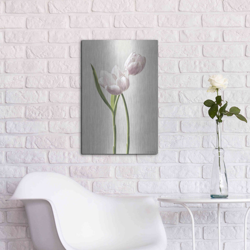 «Light Tulips III» par Debra Van Swearingen, H 24 po x l 16 po