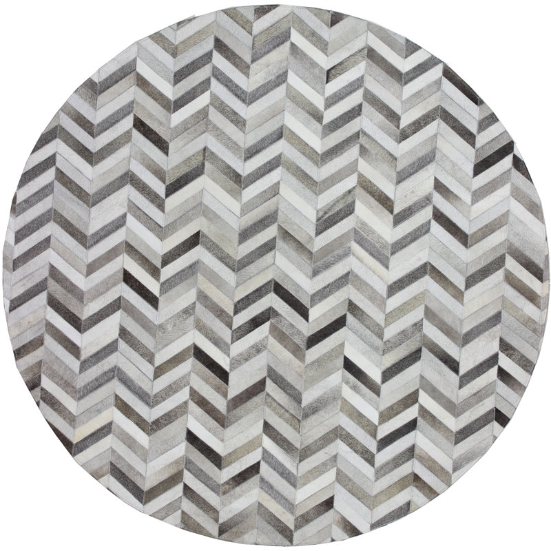 Tuscon Cowhide Chevron Area Rug in Gray, Round 6'