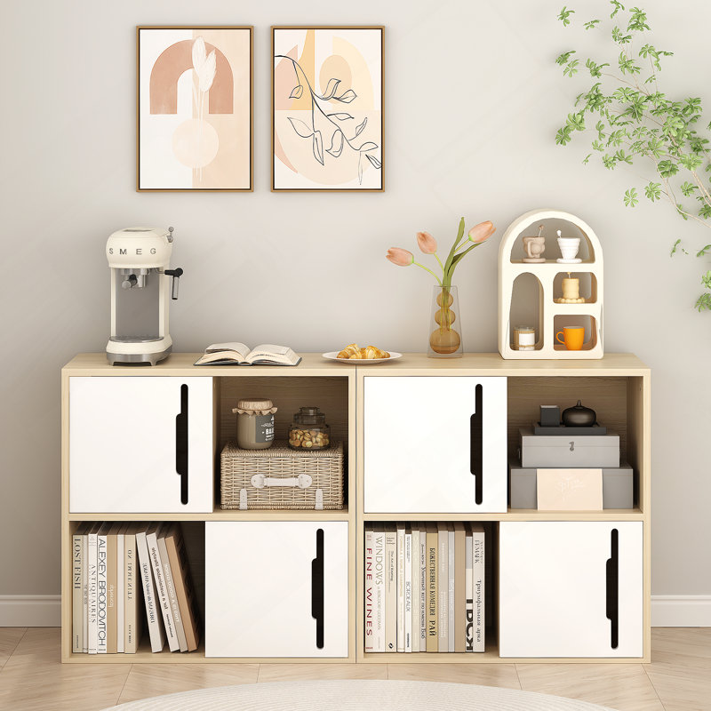 Armoire de rangement moderne et fonctionnelle en bois avec portes coulissantes, tablettes ouvertes et fermées à 2 niveaux pour organiser l'espace de vie, de chambre à coucher ou pour les enfants