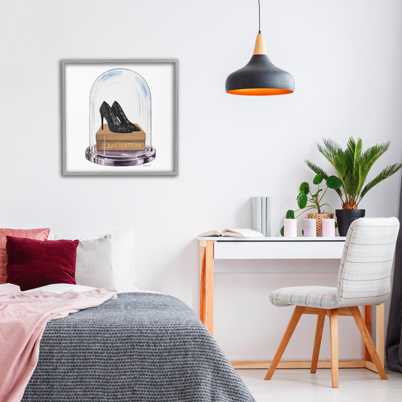 «Black Heels in Bell Bell», giclée par Amanda Greenwood, H 17 po x l 17 po, Giclée de ferme grise encadrée