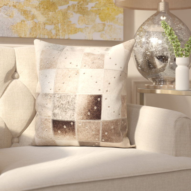 Coussin décoratif en cuir, 22" H x 22" W x 2" D