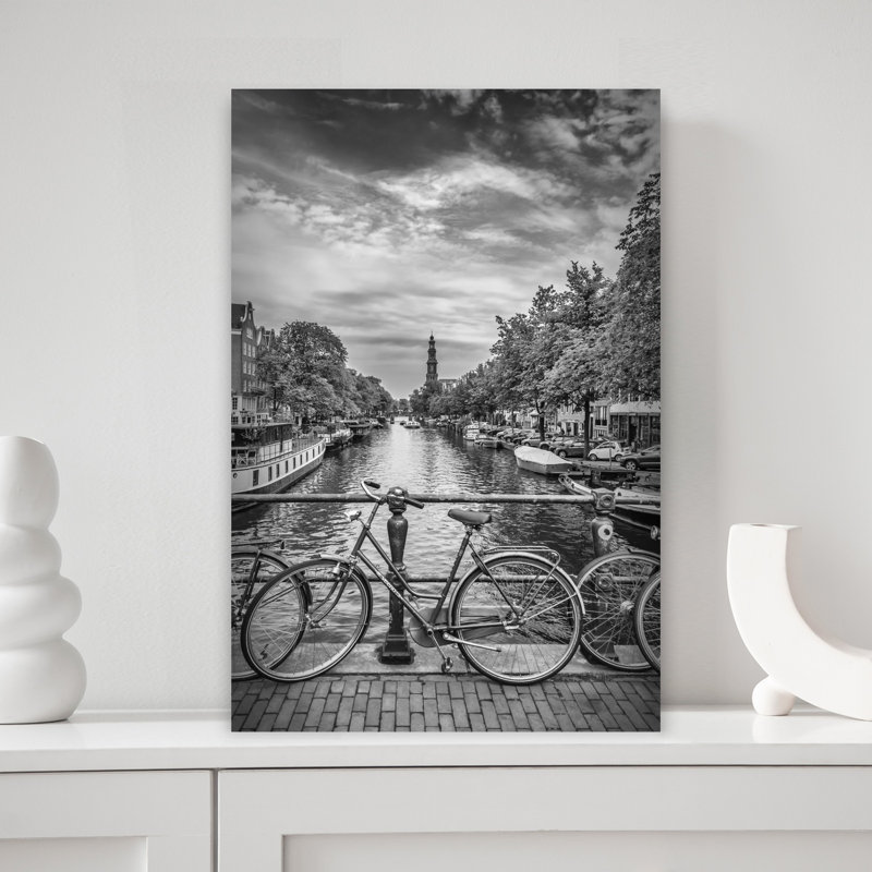 Amsterdam, pont de bicyclette sur le canal, architecture contemporaine abstraite, impression d'art mural, 18" H x 12" W