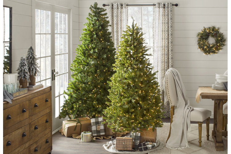 How Many Lights You Need for Your Christmas Tree (Plus Lights-Per-Foot  Guide)