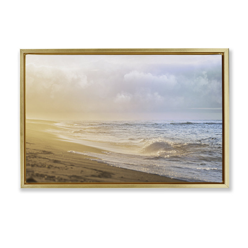 Cadre flottant doux au bord de la mer, design par Marcus Prime, H 21 po x l 31 po, Cadre flottant métallique doré