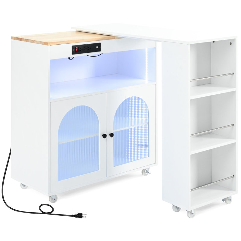 Îlot de cuisine blanc sur roulettes avec rangement et lumières DEL - table allongée, porte en verre cannelé, 2 tablettes ouvertes, prise de courant moderne, blanc, solutions pratiques