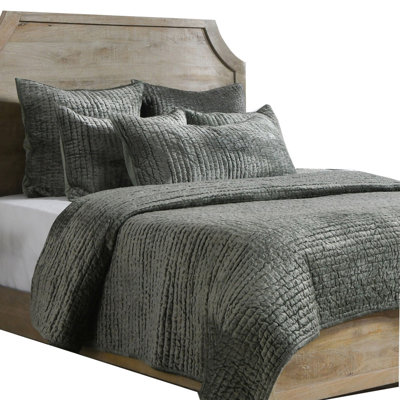 Lyndon Tasmin Velvet Quilt