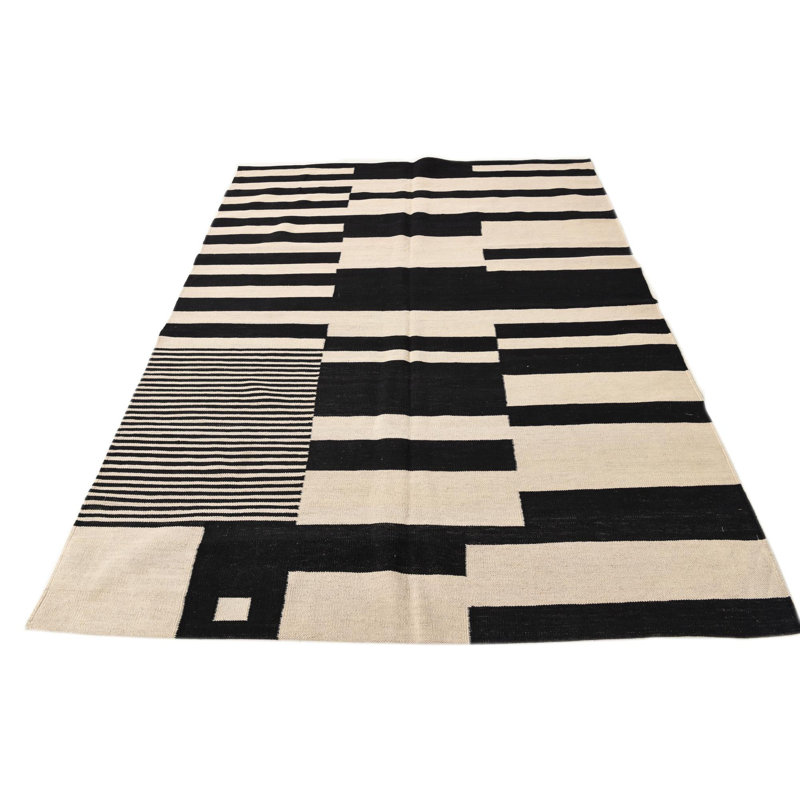 Tapis noir et blanc 5x8 Pegues