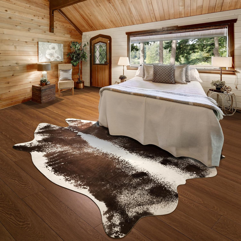 Tapis en simili cuir de vache à usage commercial avec envers antidérapant Novelty Landenn, Nouveauté 6 pi 2 po x 7 pi