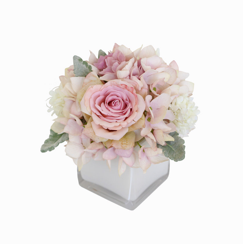 Arrangement floral hortensia en vase roses