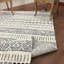 Tapis marocain en polyester tissé à la machine en gris / blanc-511581524