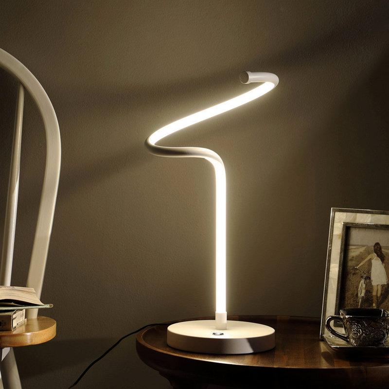 Lampe de table à conduit en tube spiralé 19 po blanc mat Curvilinear