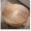 Table basse ronde moderne avec motif en bois sculpté et pieds en métal pour le salon-2044502570