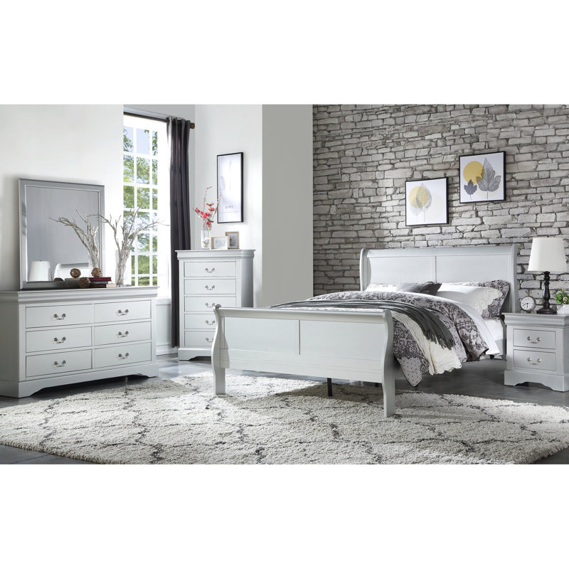 Lit simple avec finition platine, bois de pin massif, placage de gomme et panneau de particules, courbes gracieuses, profil bas, 3 lattes, sans rangement, gris argenté, l 85 po x P 47 po, H 46 po, lit fini, bois