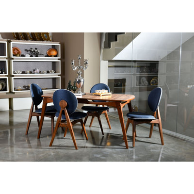 Ensemble repas pour quatre personnes