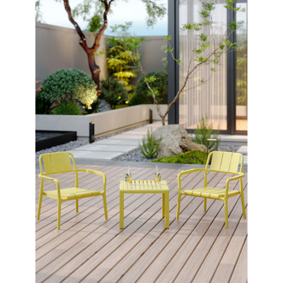 Chaises simples intérieures / extérieures pour 2 personnes + table basse en jaune éclatant, - cadre, patins antidérapants, confort ergonomique, support robuste, assemblage sans tracas, imperméable, design, espace, 5 pièces