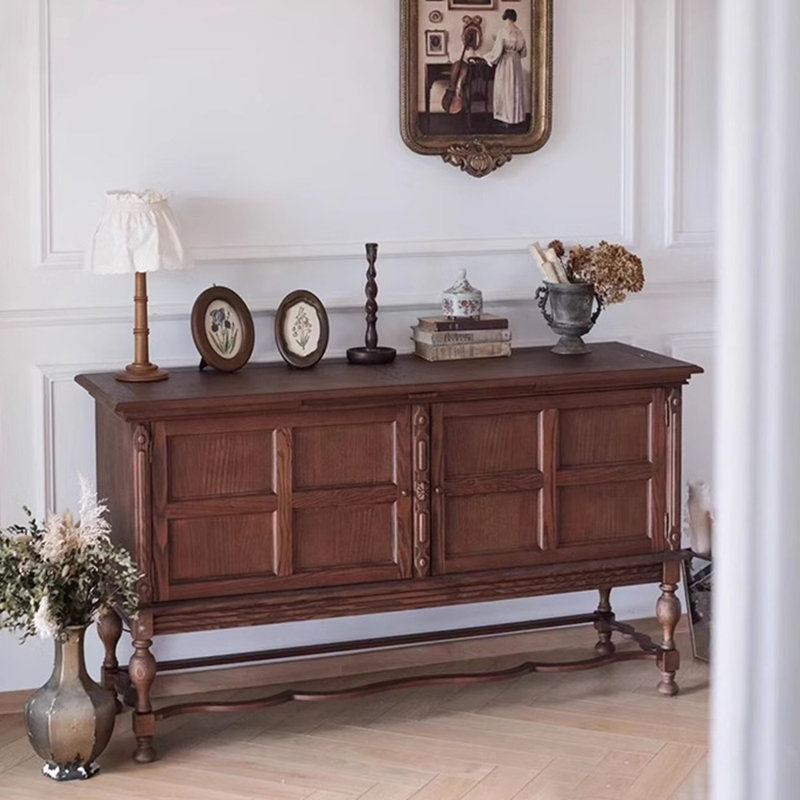 Buffet en bois massif de style français